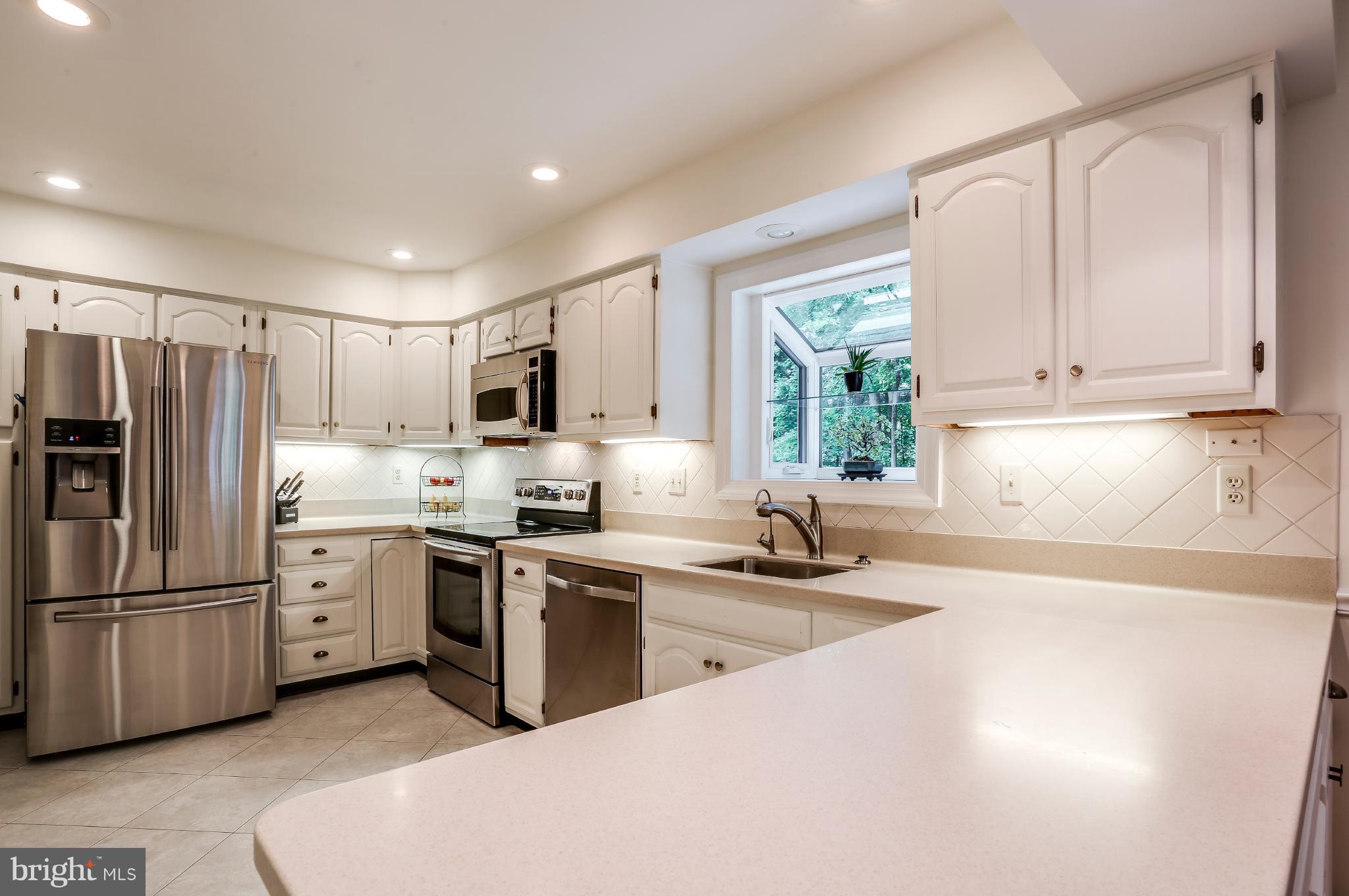 7113 Rivers View Court Columbia, MD 21044 - Photo 8 of 27 Kitchen w/SS appliances