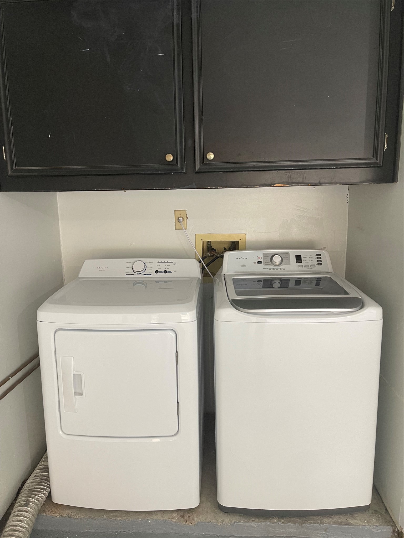 6601 Sands Point Drive, Unit 63 Houston, TX 77074 - Photo 15 of 18 a utility room with dryer and washer