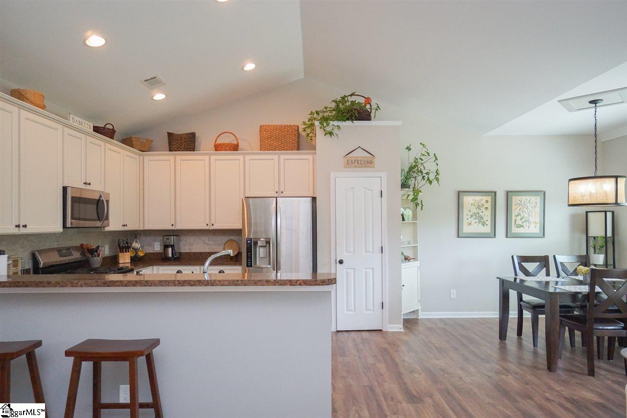 205 Engelmann Lane Simpsonville, SC 29680 - Photo 11 of 31 Gallery Image 11