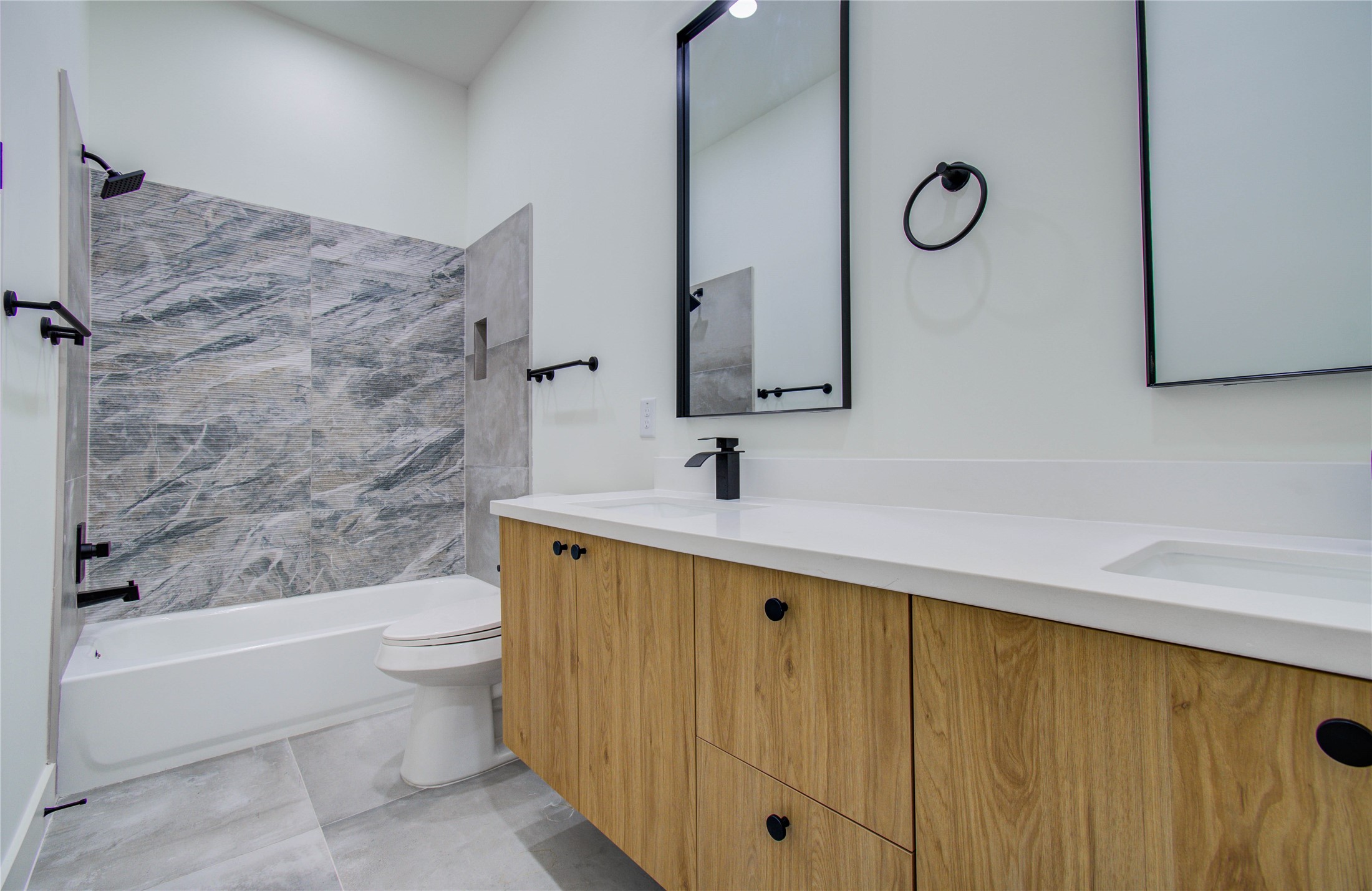 1815 McKee Street, Unit 1 Houston, TX 77009 - Photo 23 of 25 a bathroom with a sink a toilet and bathtub