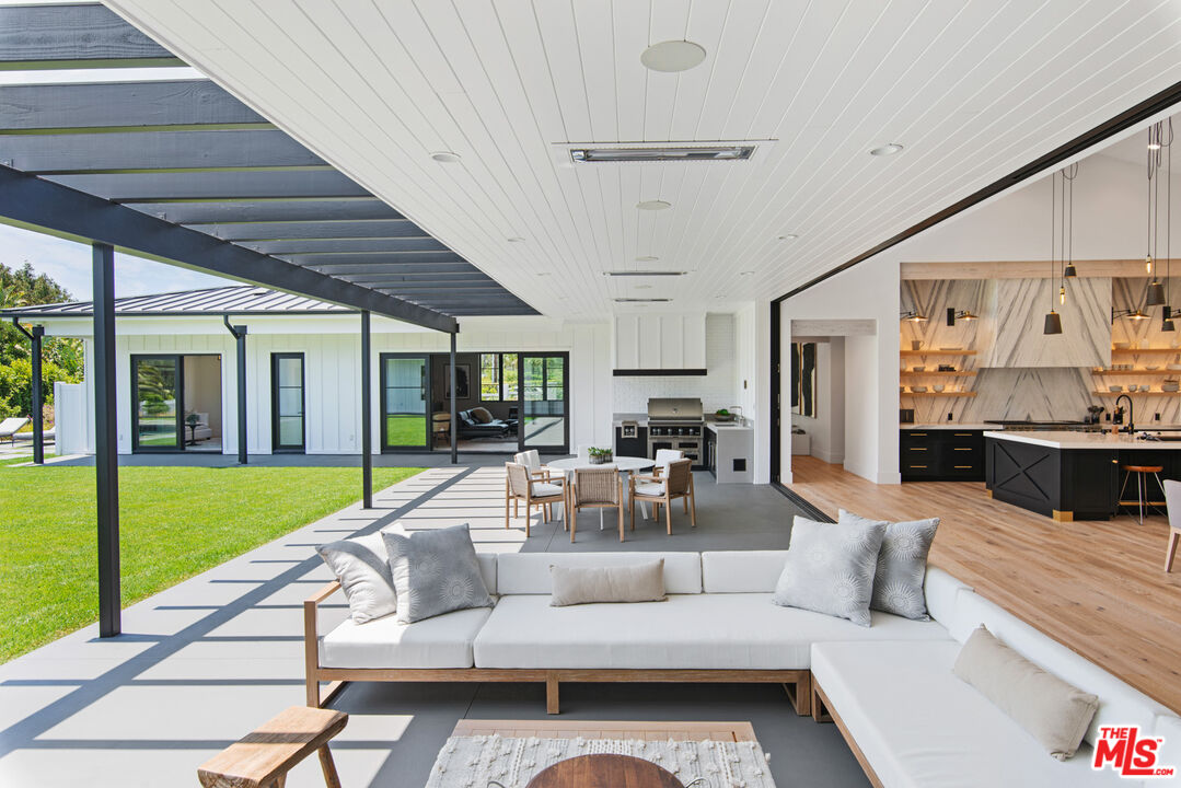 6530 Zuma View Place Malibu, CA 90265 - Photo 22 of 30