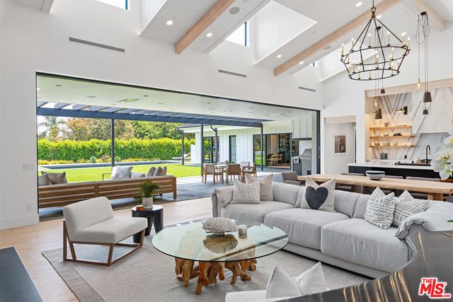 $10,712,000 | 6530 Zuma View Place, Malibu, CA 90265