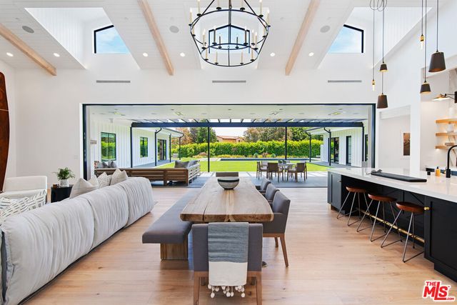 $10,712,000 | 6530 Zuma View Place, Malibu, CA 90265