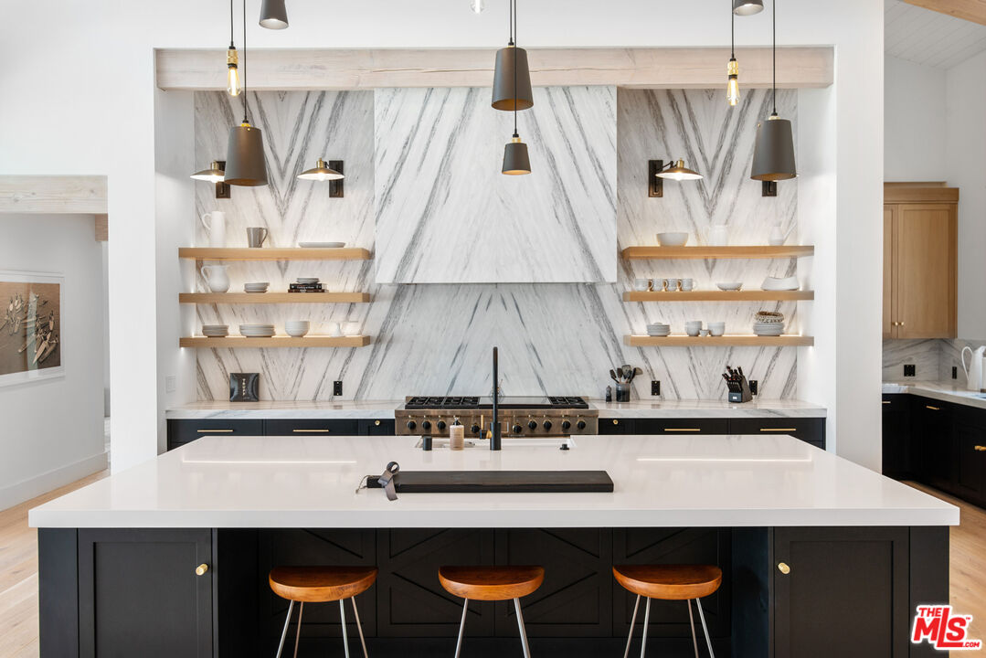 6530 Zuma View Place Malibu, CA 90265 - Photo 10 of 30