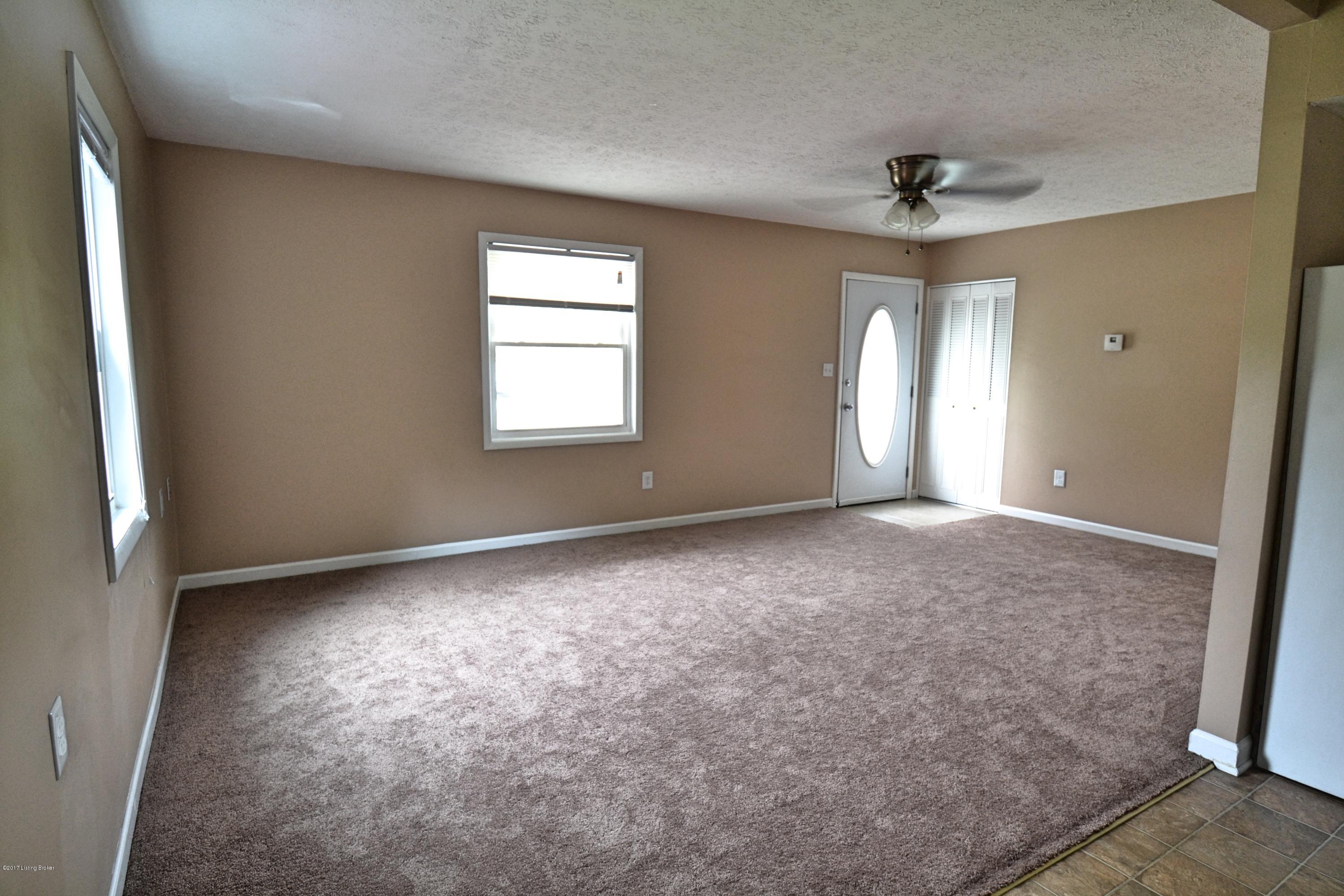 394 Beechland Road Louisville, KY 40229 - Photo 3 of 21 Living room