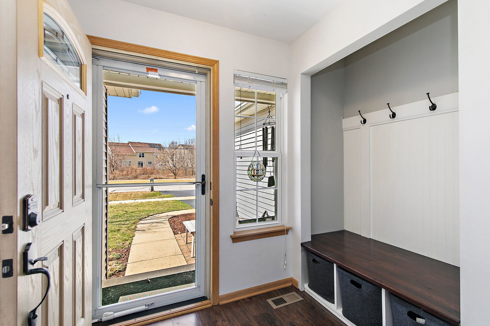 1335 Deerpath Road Aurora, IL 60506 - Photo 3 of 38