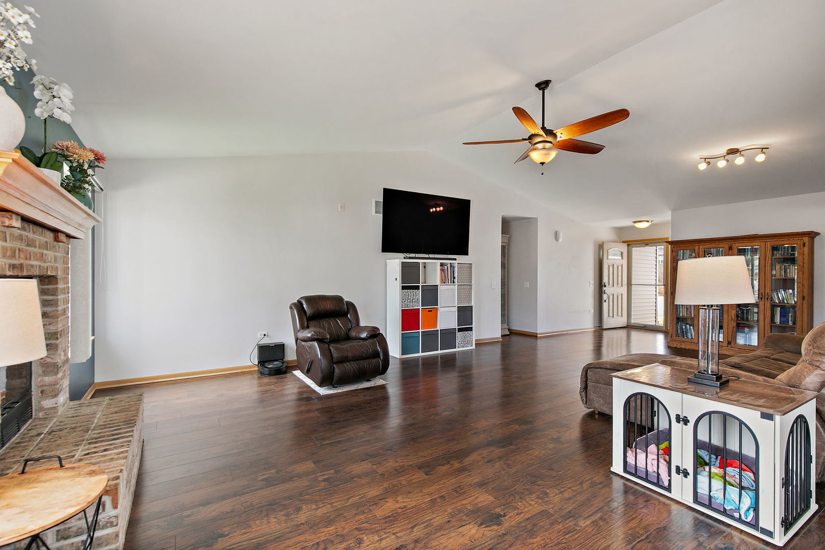 1335 Deerpath Road Aurora, IL 60506 - Photo 7 of 38