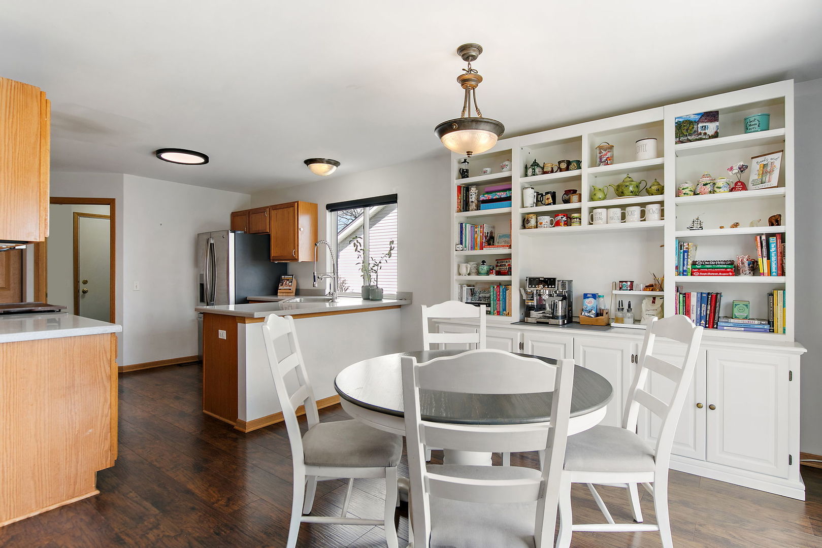 1335 Deerpath Road Aurora, IL 60506 - Photo 9 of 38