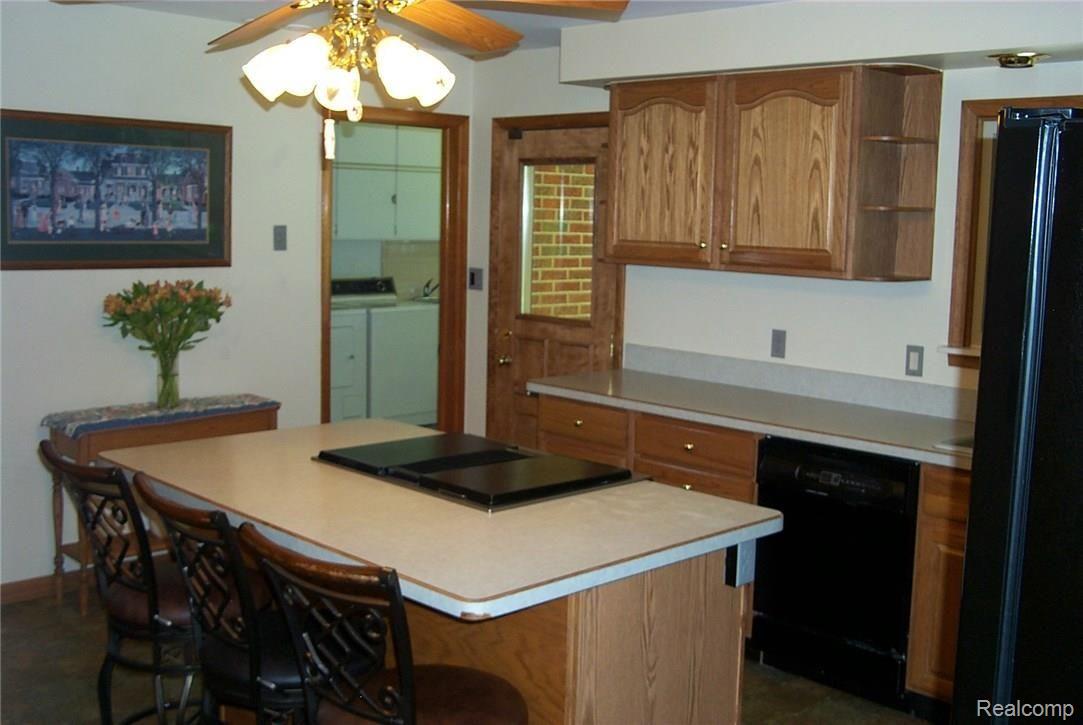 19250 Hannan Road New Boston, MI 48164 - Photo 6 of 14 P0003695.jpg