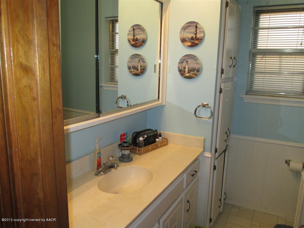 6113 Rutgers Street Amarillo, TX 79109 - Photo 14 of 19 Main Bath