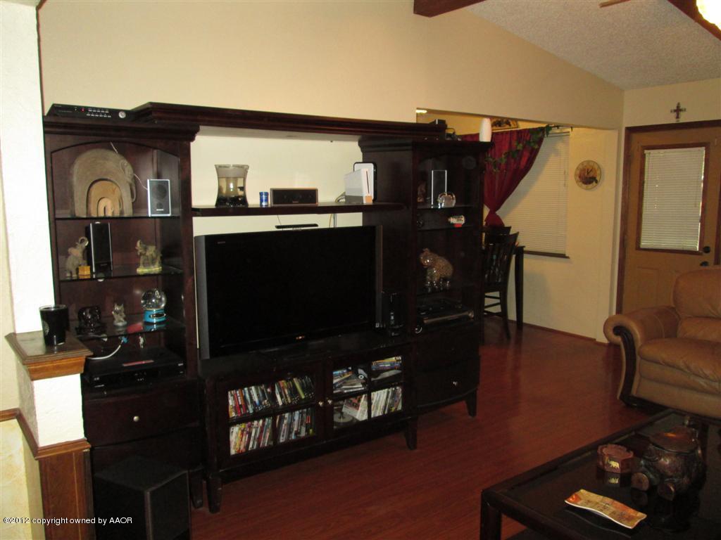6113 Rutgers Street Amarillo, TX 79109 - Photo 5 of 19 Living Room