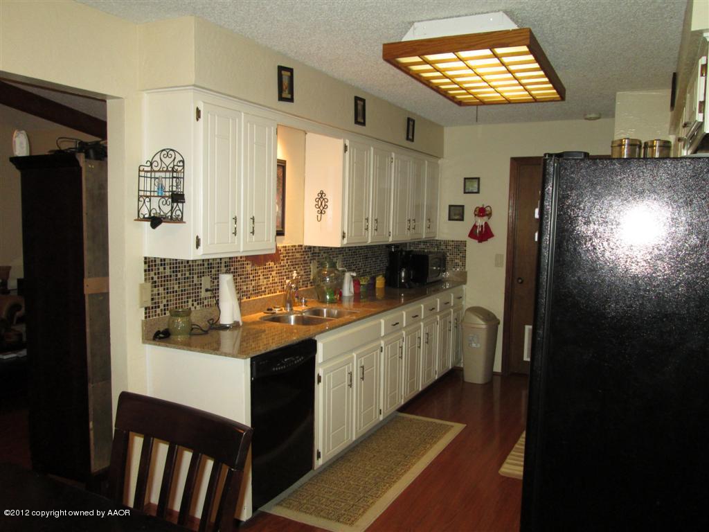 6113 Rutgers Street Amarillo, TX 79109 - Photo 6 of 19 Kitchen