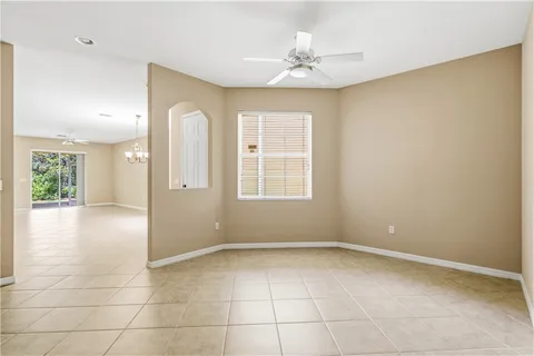 $295,000 | 6425 Oxford Circle, Unit 104D, Vero Beach, FL 32966