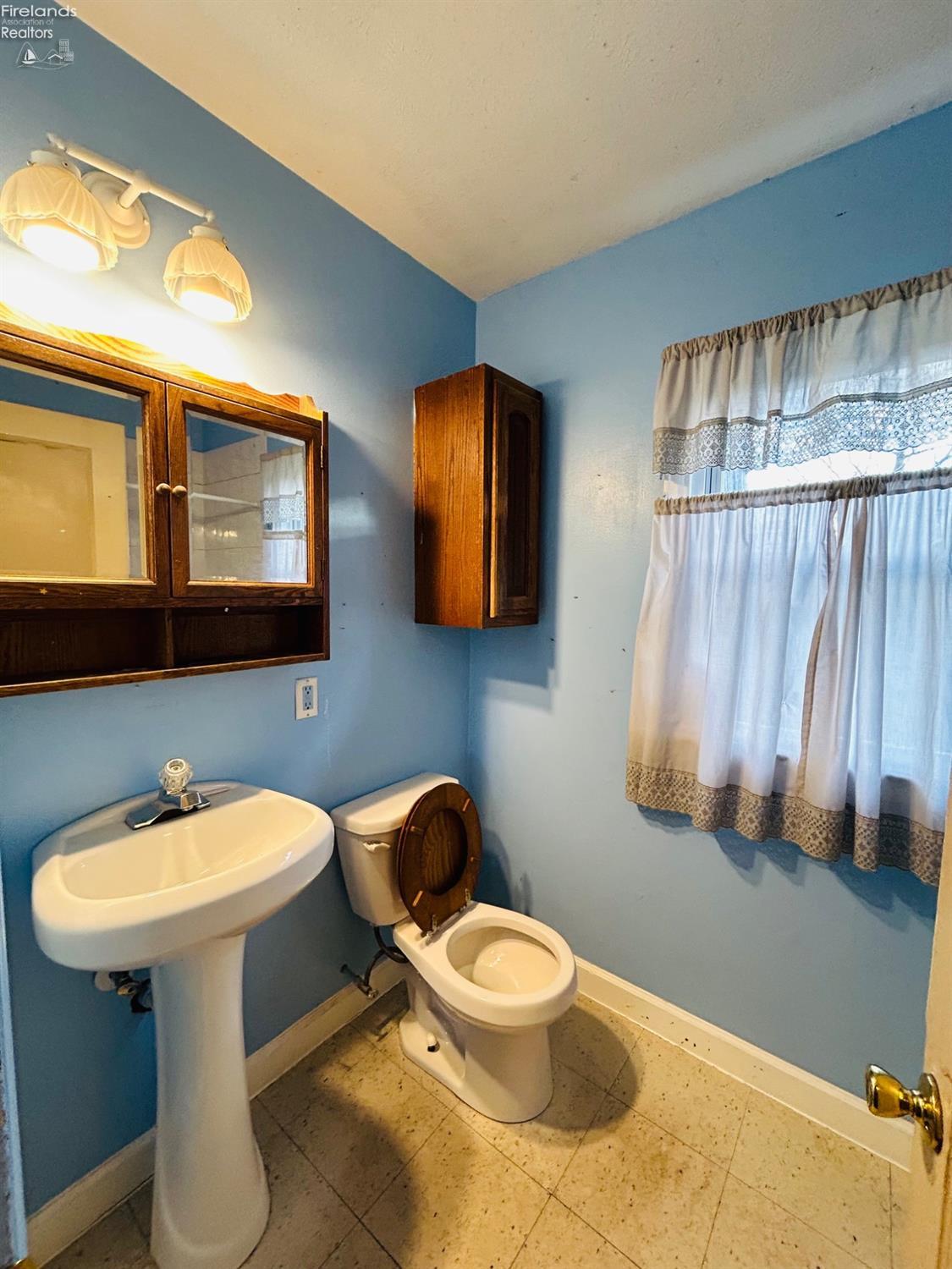 2435 West Alexis Road Toledo, OH 43613 - Photo 3 of 8 Gallery Image 3