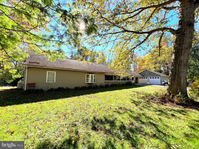 a front view of house with yard