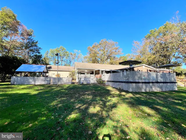 a view of a house with a yard and garage