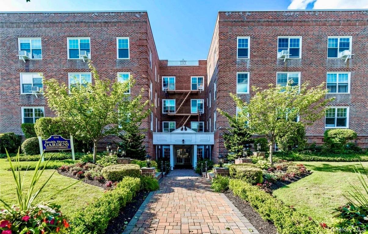 194 Smith Street, Unit 3E Freeport, NY 11520 - Photo 1 of 3