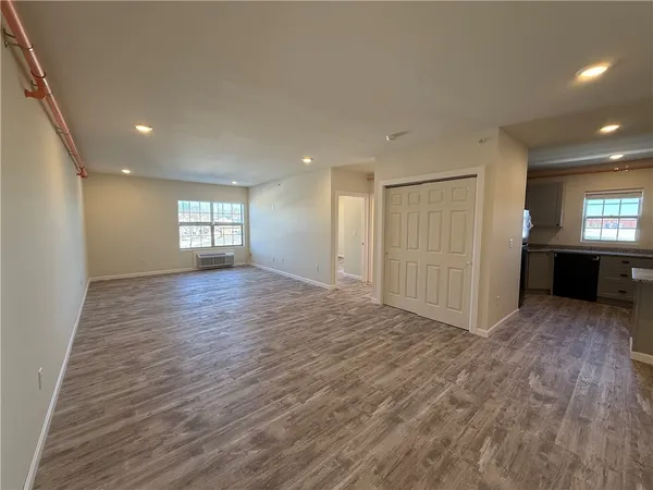 $2,400 | 327 Pine Street, Unit 3002, Pawtucket, RI 02860
