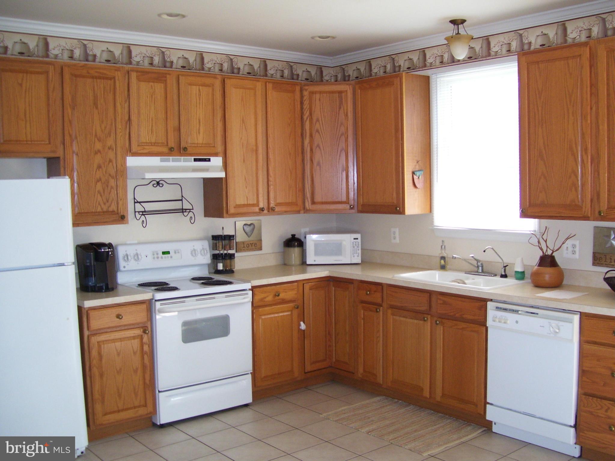 95 Chapel Ridge Extension Gettysburg, PA 17325 - Photo 7 of 22 Kitchen