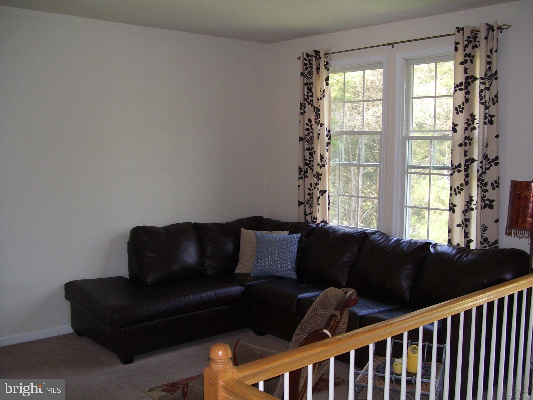 95 Chapel Ridge Extension Gettysburg, PA 17325 - Photo 9 of 22 Living Room