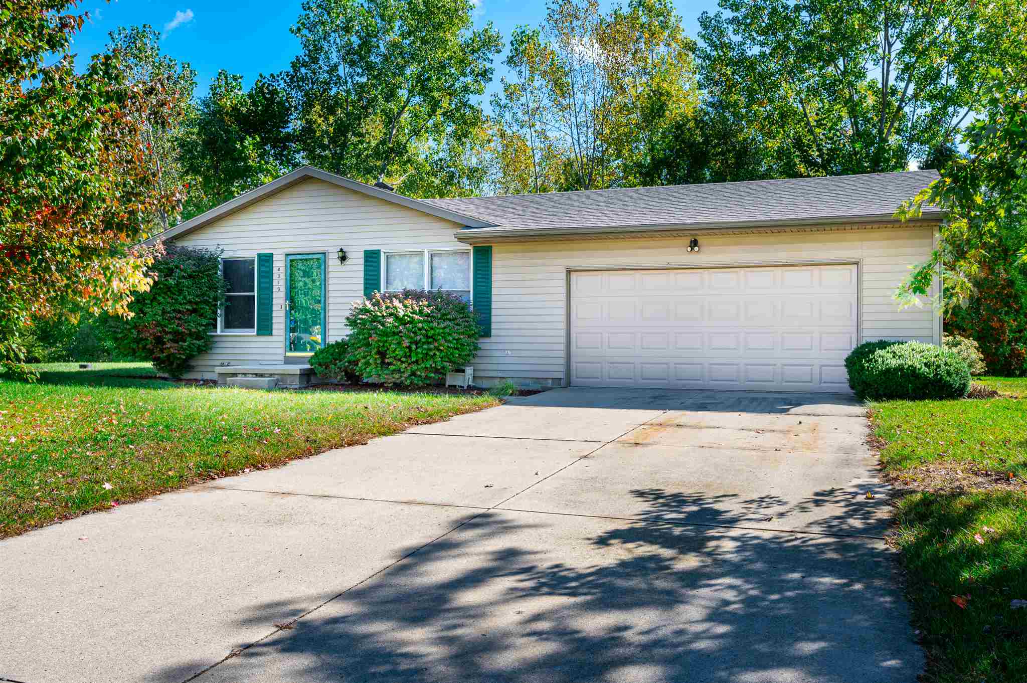 4310 Westerner Winds Road Warsaw, IN 46582 - Photo 2 of 20 Gallery Image 2