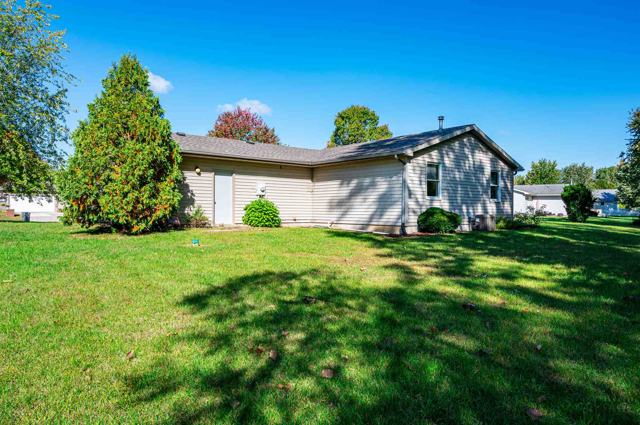 4310 Westerner Winds Road Warsaw, IN 46582 - Photo 3 of 20 Gallery Image 3