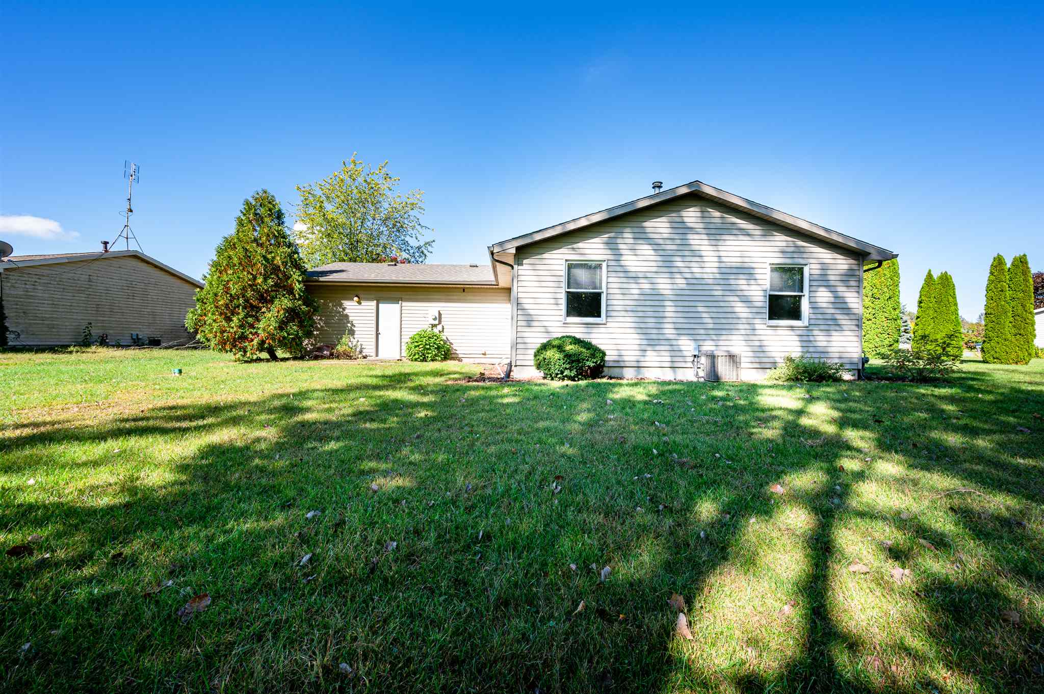 4310 Westerner Winds Road Warsaw, IN 46582 - Photo 4 of 20 Gallery Image 4