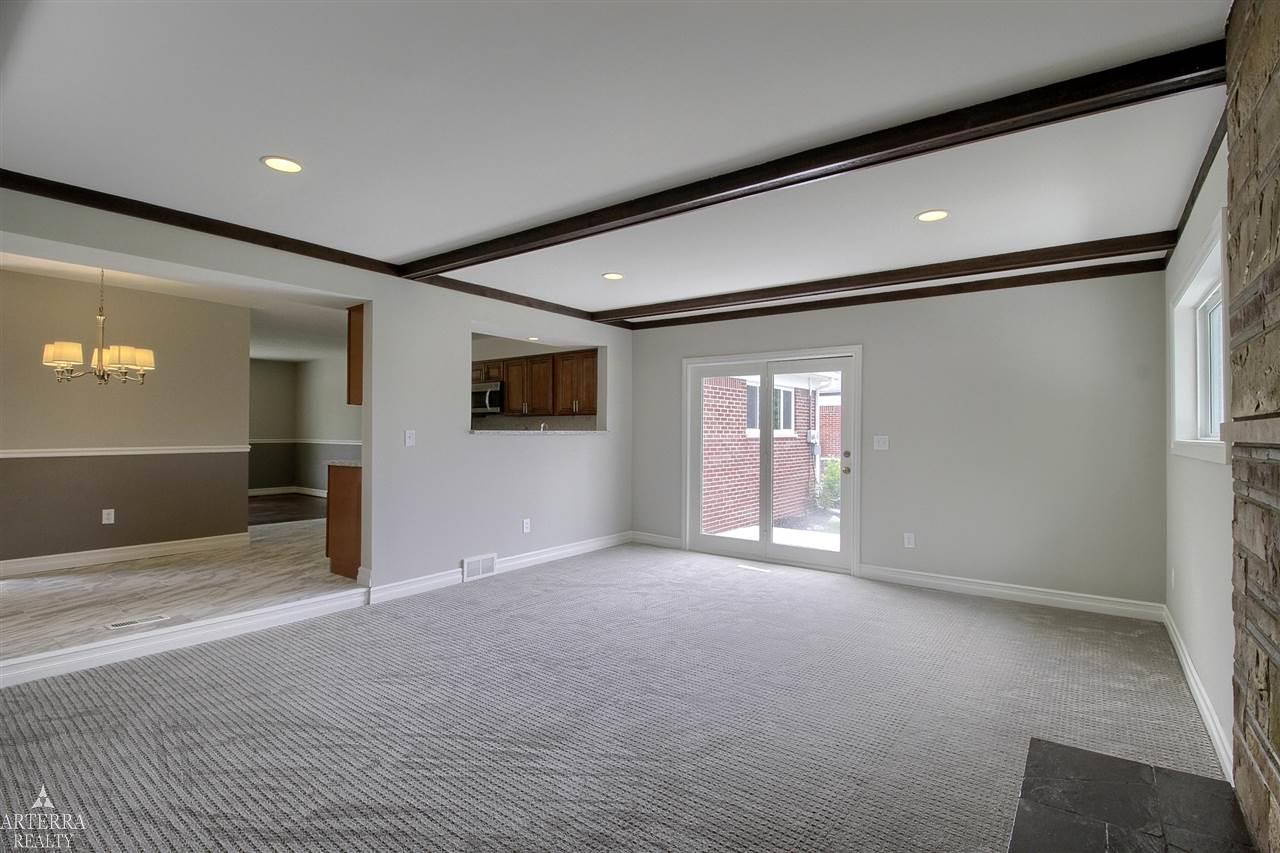 30323 Hayes Road Warren, MI 48088 - Photo 9 of 29 31320892-8.JPG