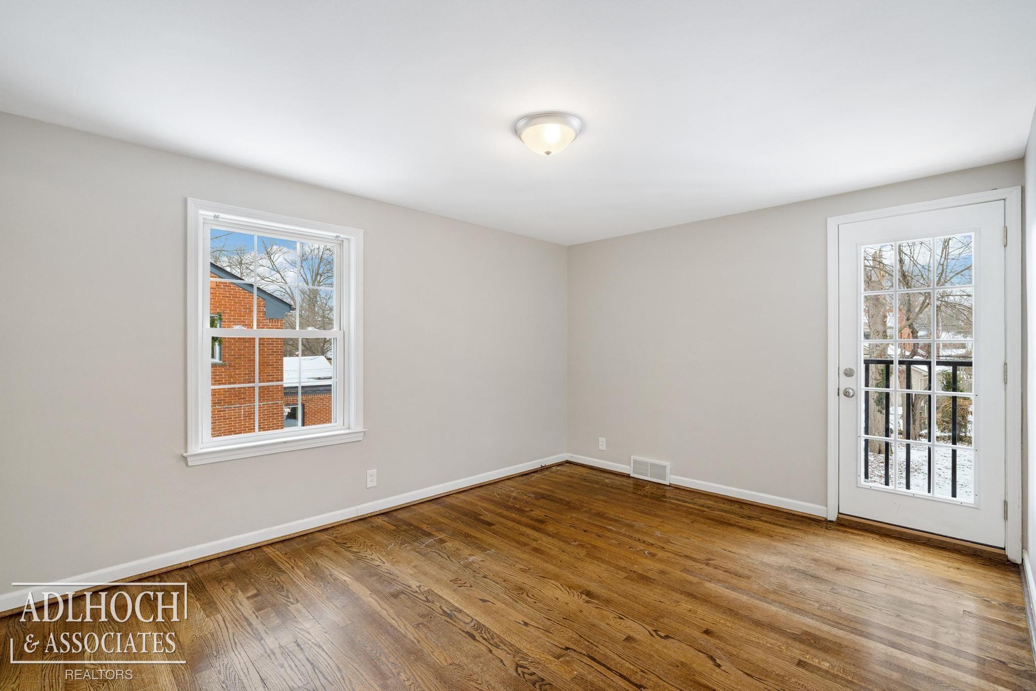 1764 Prestwick Road Grosse Pointe, MI 48236 - Photo 11 of 19 50196266-081aa362-e0b9-4e38-94fa-0251c12d429d.JPG