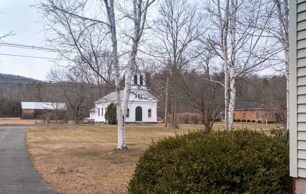 190 West Farms Road Northampton, MA 01062 - Photo 2 of 18 Gallery Image 2