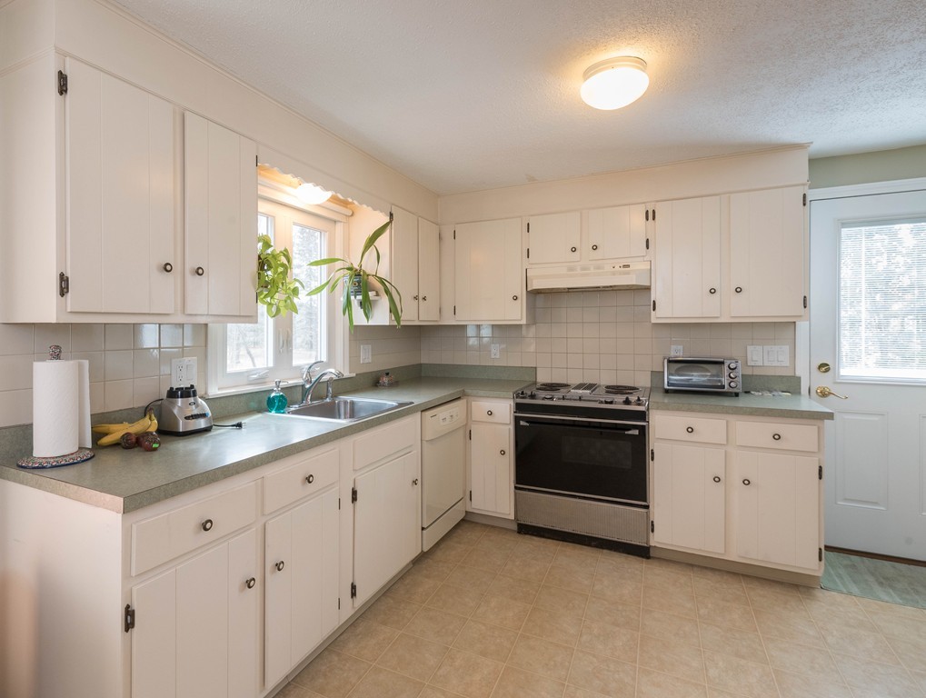 190 West Farms Road Northampton, MA 01062 - Photo 3 of 18 Gallery Image 3