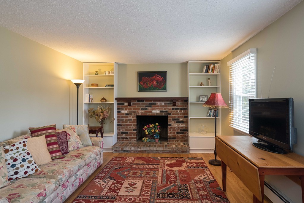 190 West Farms Road Northampton, MA 01062 - Photo 6 of 18 Gallery Image 6