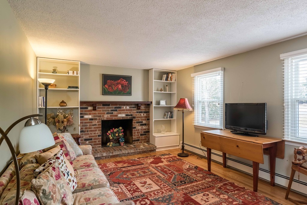 190 West Farms Road Northampton, MA 01062 - Photo 7 of 18 Gallery Image 7