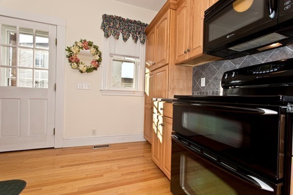 41 Spring Street Wakefield, MA 01880 - Photo 8 of 27 Gallery Image 8