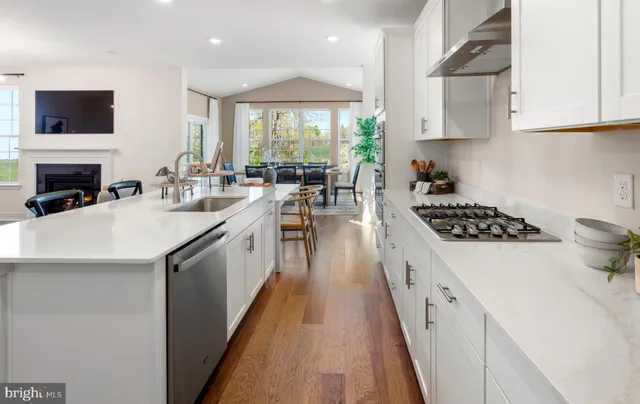 $997,310 | 28 John Vanzandt Drive, Titusville, NJ 08560