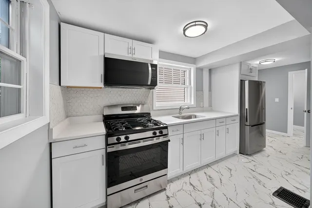 $585,000 | 20 Shawmut Avenue, New Bedford, MA 02740