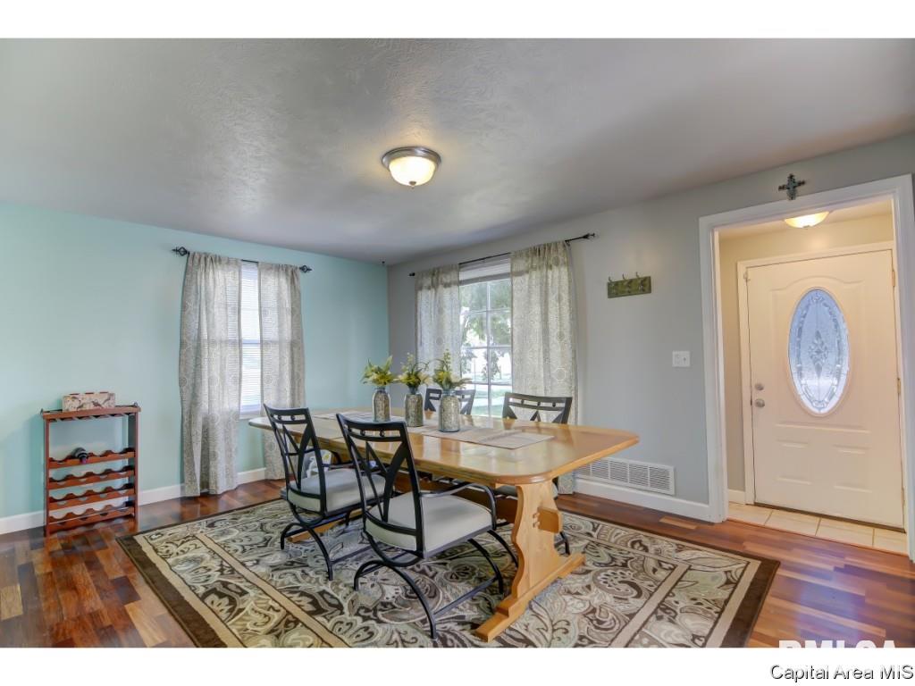 2106 East Hood Street Springfield, IL 62703 - Photo 4 of 28 Gallery Image 4