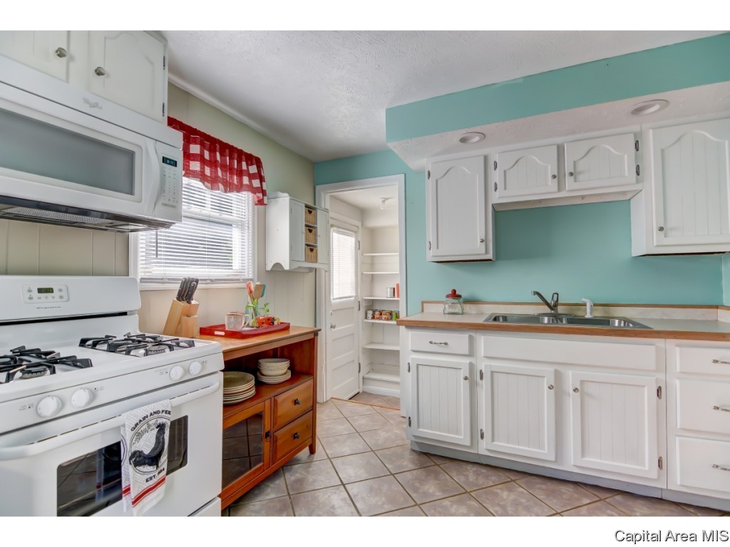 2106 East Hood Street Springfield, IL 62703 - Photo 7 of 28 Gallery Image 7