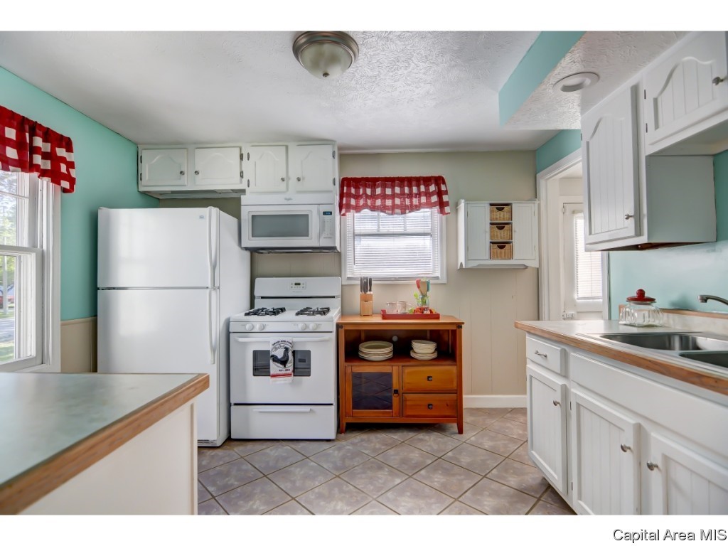 2106 East Hood Street Springfield, IL 62703 - Photo 8 of 28 Gallery Image 8
