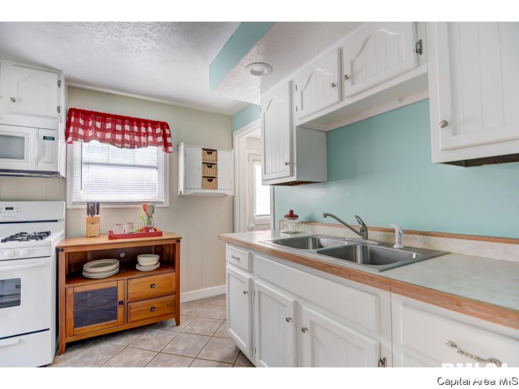 2106 East Hood Street Springfield, IL 62703 - Photo 9 of 28 Gallery Image 9