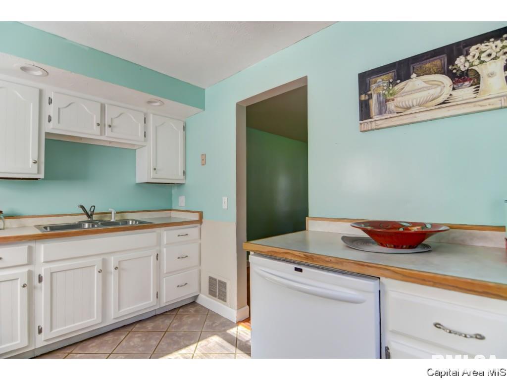 2106 East Hood Street Springfield, IL 62703 - Photo 10 of 28 Gallery Image 10
