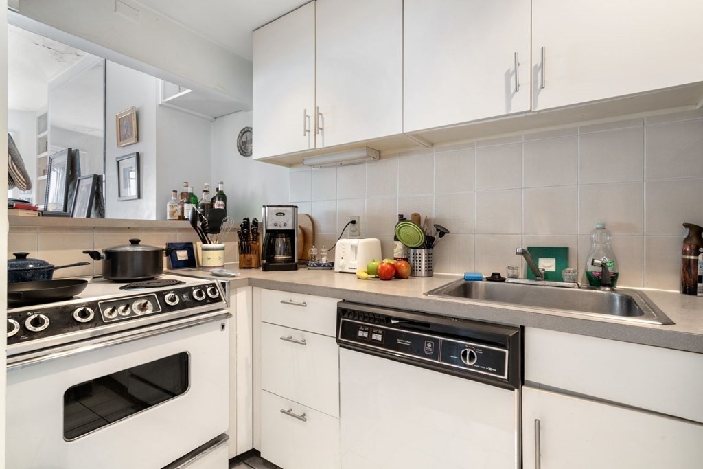 16 Rutland Square, Unit 3 Boston, MA 02118 - Photo 7 of 24 Gallery Image 7