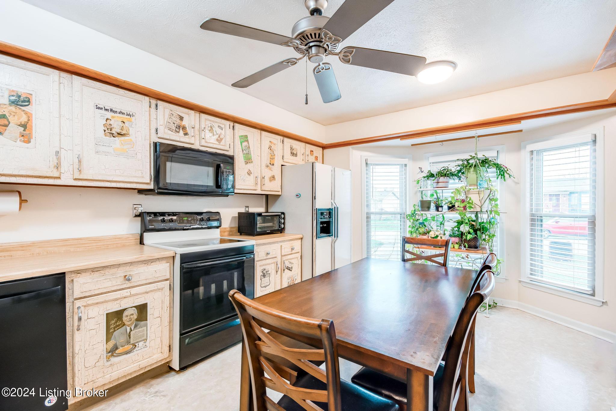 4319 Gaudet Road Louisville, KY 40299 - Photo 11 of 34 Eat-In Kitchen