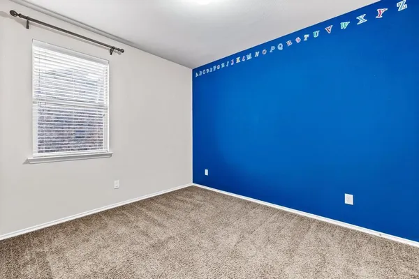 a view of empty room with window