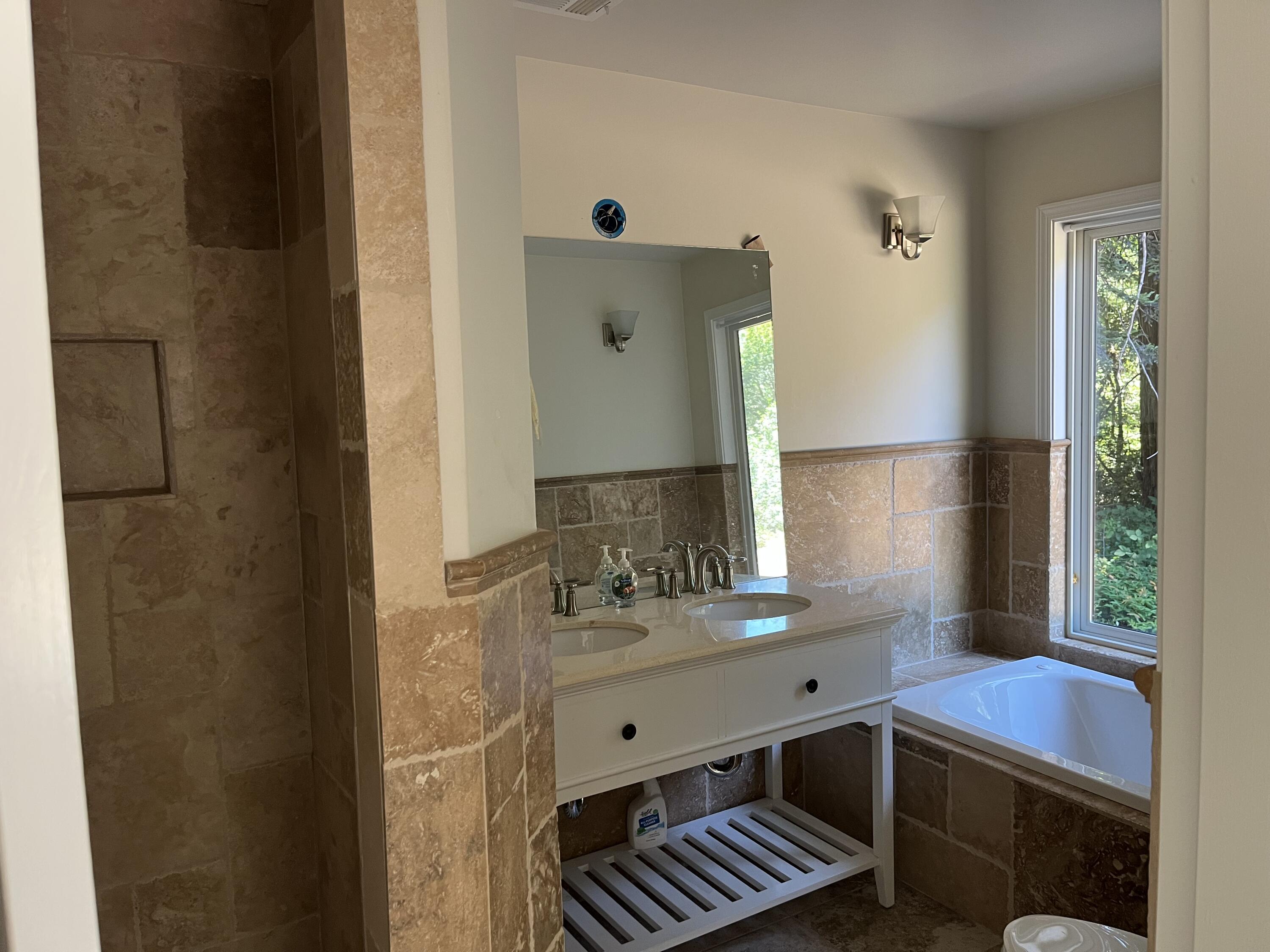 5488 Briceland Road Redway, CA 95560 - Photo 21 of 27 Ensuite 1