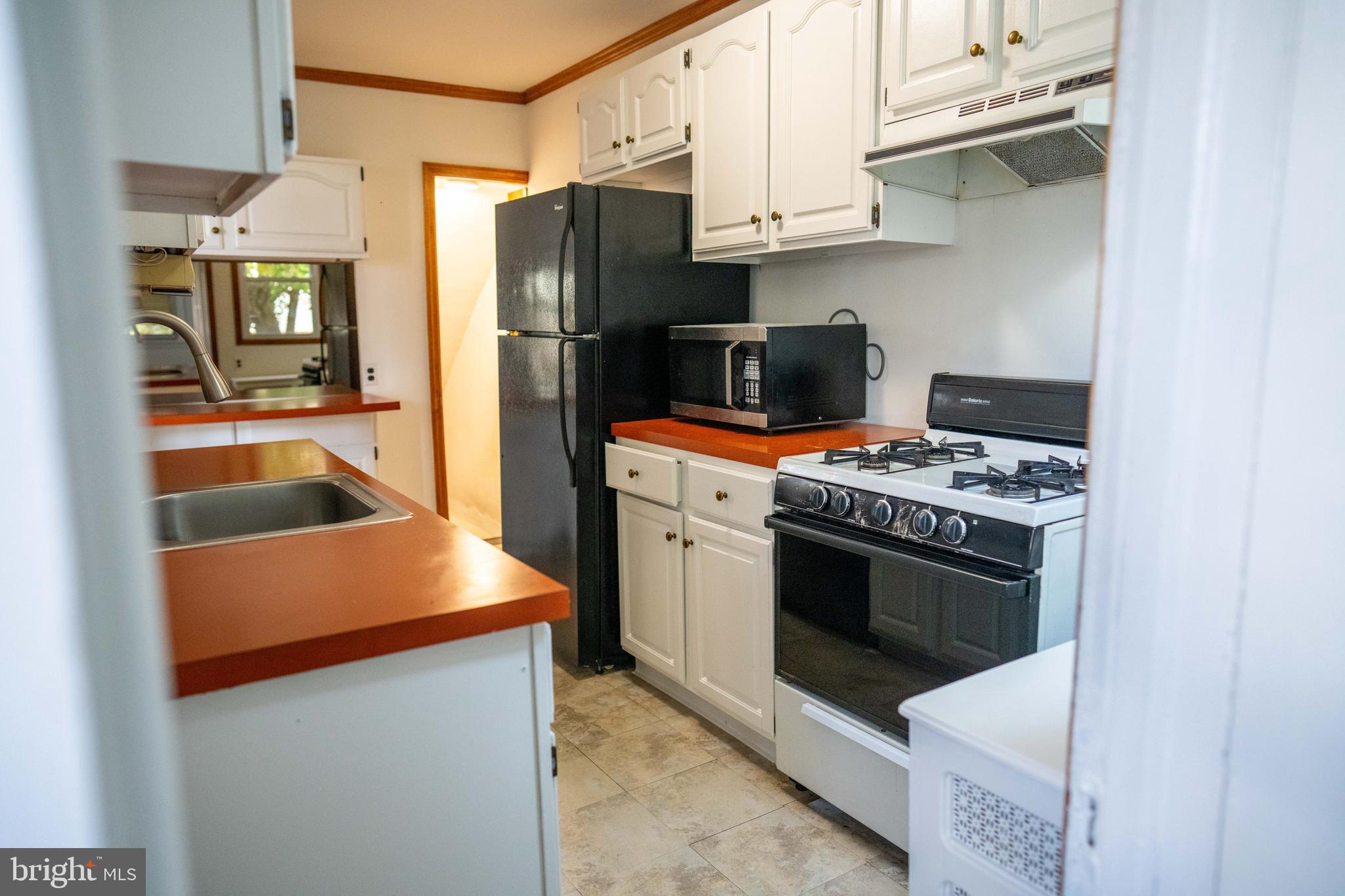 8 Oakley Road Upper Darby, PA 19082 - Photo 9 of 25 Kitche