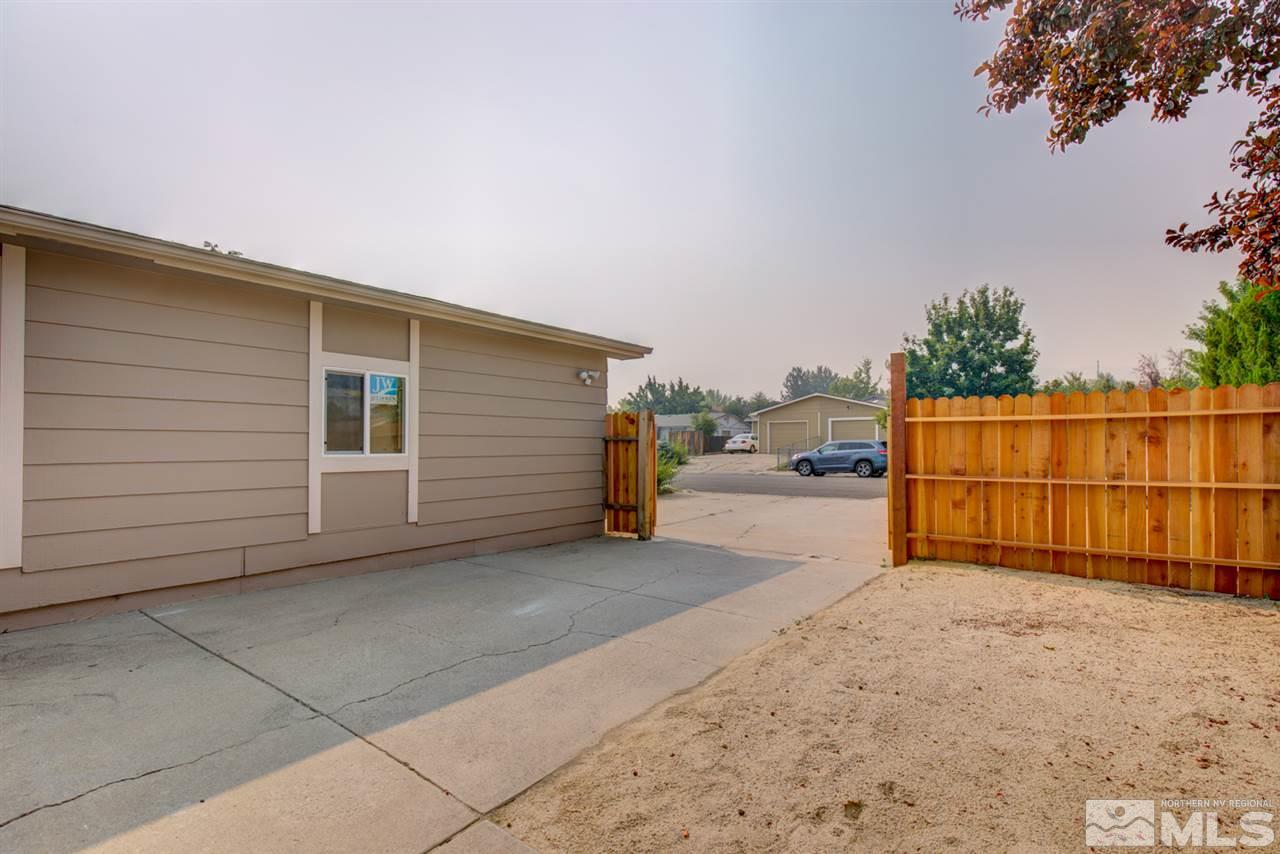 6755 Lotus Street Reno, NV 89506 - Photo 23 of 27 a view of a garage