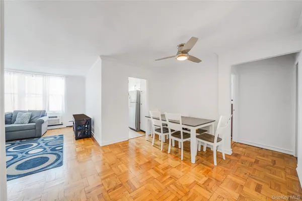 $345,000 | 60 Hempstead Avenue, Unit 1O, Lynbrook, NY 11563