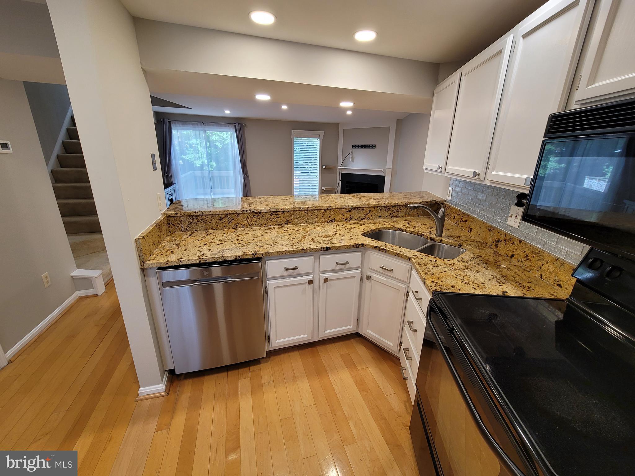 11921 Redtree Way Reston, VA 20194 - Photo 2 of 16 Gallery Image 2