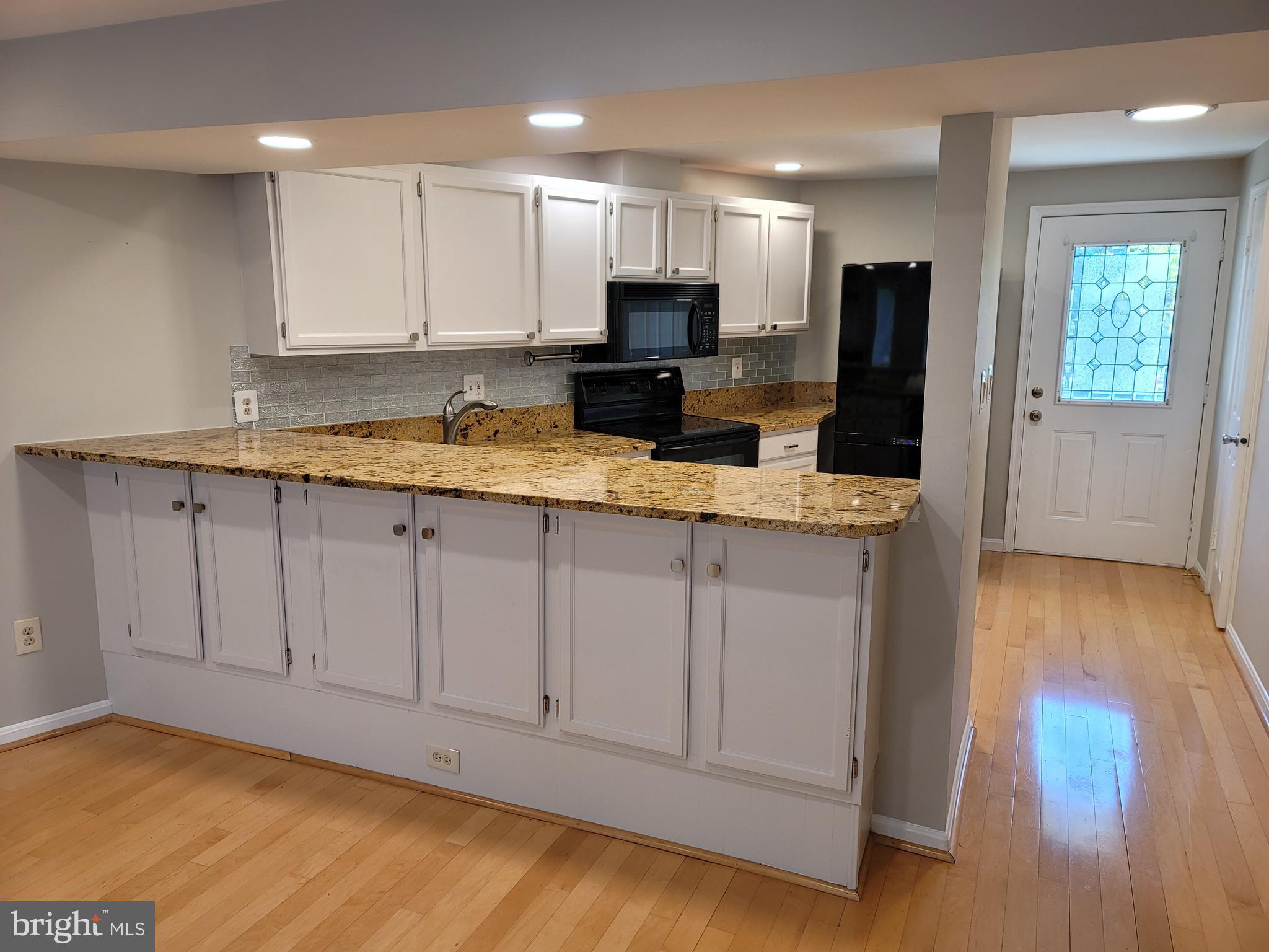 11921 Redtree Way Reston, VA 20194 - Photo 4 of 16 Gallery Image 4